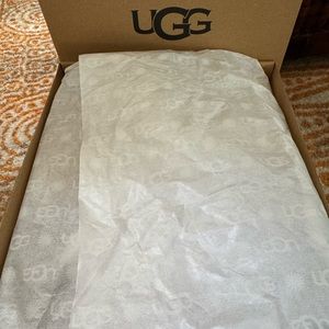 Brand New in Box UGG Neumel Chestnut Boots Youth Size 5 Women’s Size 7